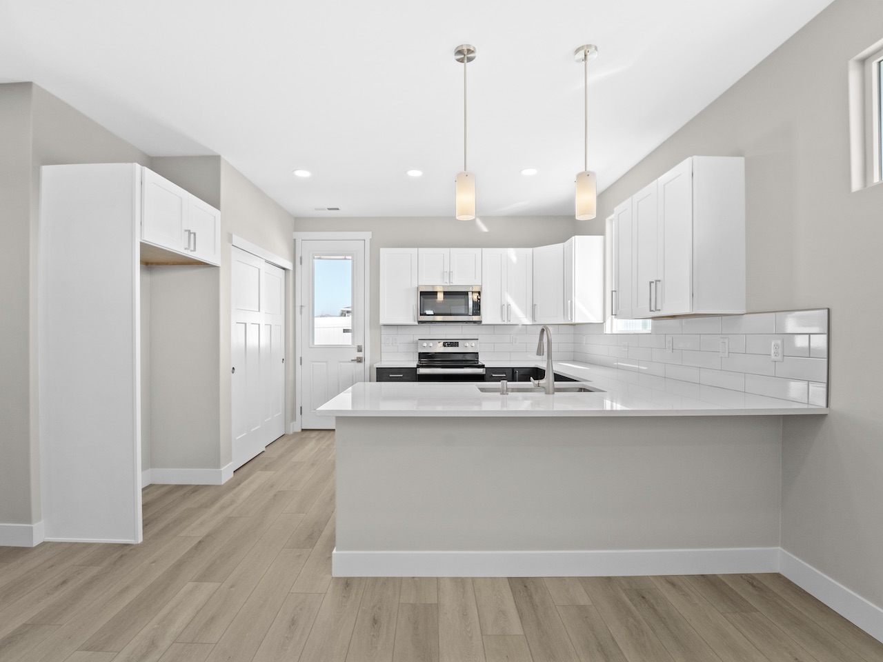 8-Kitchen